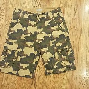 Charles & A Half Camo Cargo shorts sz 32